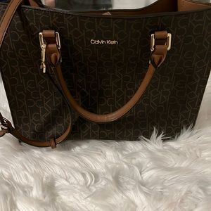 New Calvin Klein bag. Excellent condition. Very big and spacious. Good quality